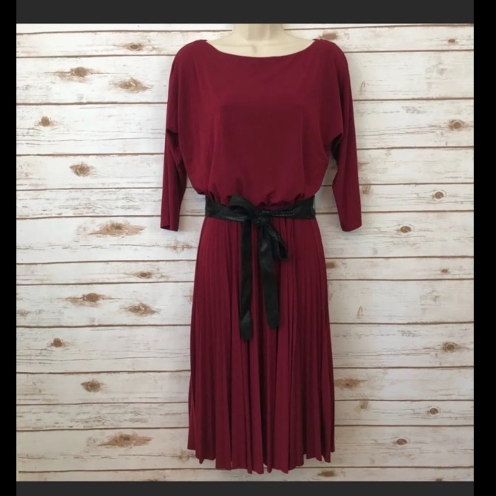 Pleated midi dress//burgundy dress